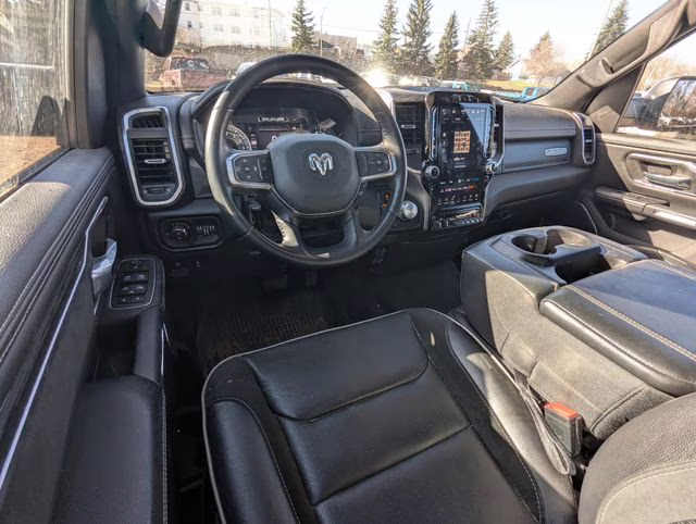 2023 Diamond Black Crystal Pearlcoat Ram 1500 Laramie 4X4 Truck