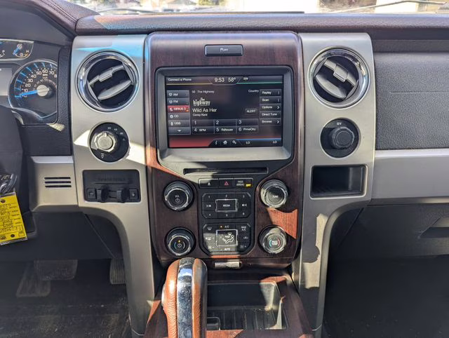 2014 White Platinum Clearcoat Metallic Ford F-150 King Ranch 4X4 Truck