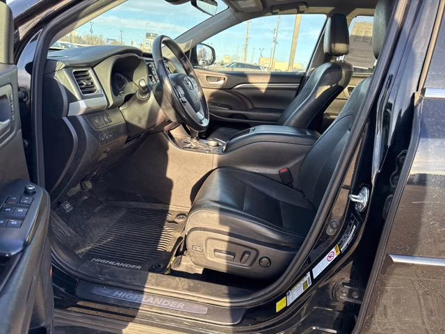 2018 Midnight Black Metallic Toyota Highlander Hybrid Limited Platinum AWD SUV