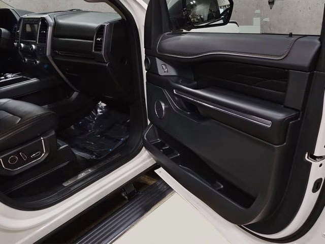 2018 White Platinum Metallic Tri-Coat Ford Expedition Max Platinum 4X4 SUV