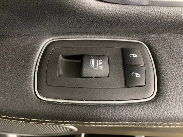 2023 Diamond Black Crystal Pearlcoat Ram 1500 Laramie 4X4 Truck