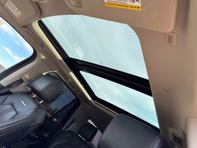 2018 White Platinum Metallic Tri-Coat Ford Expedition Max Platinum 4X4 SUV