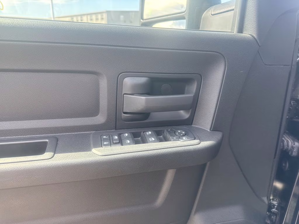 2025 Diamond Black Crystal Pearlcoat Ram 2500 Tradesman 4X4 Truck