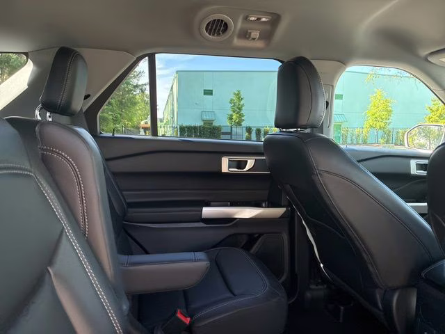 2023 Star White Metallic Tri-Coat Ford Explorer XLT RWD SUV