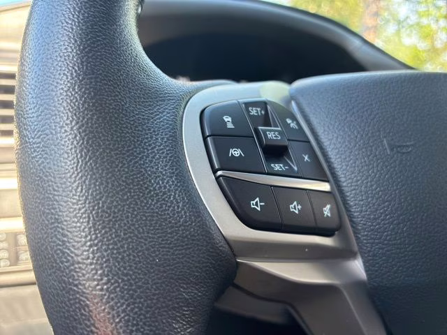 2023 Star White Metallic Tri-Coat Ford Explorer XLT RWD SUV