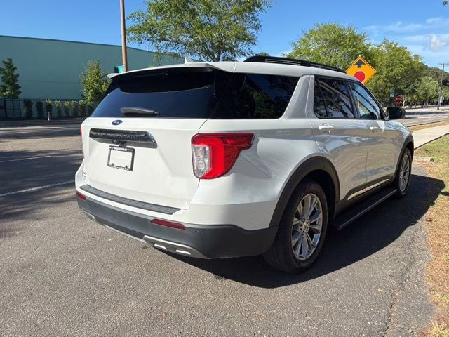 2023 Star White Metallic Tri-Coat Ford Explorer XLT RWD SUV