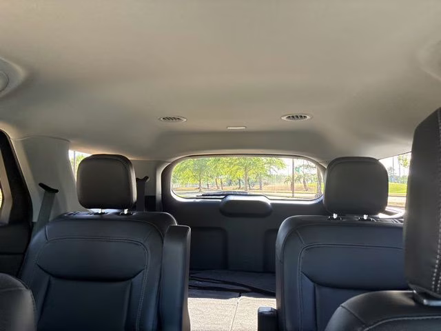 2023 Star White Metallic Tri-Coat Ford Explorer XLT RWD SUV
