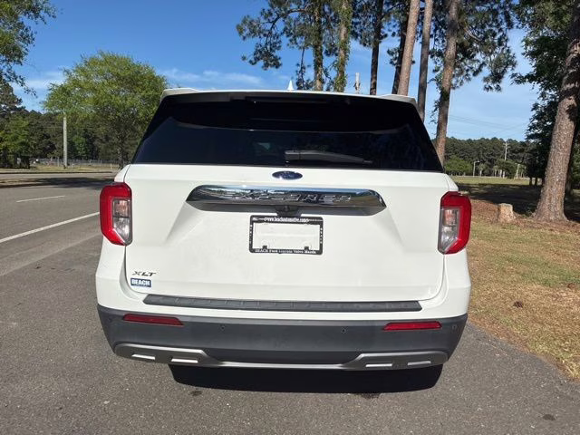 2023 Star White Metallic Tri-Coat Ford Explorer XLT RWD SUV