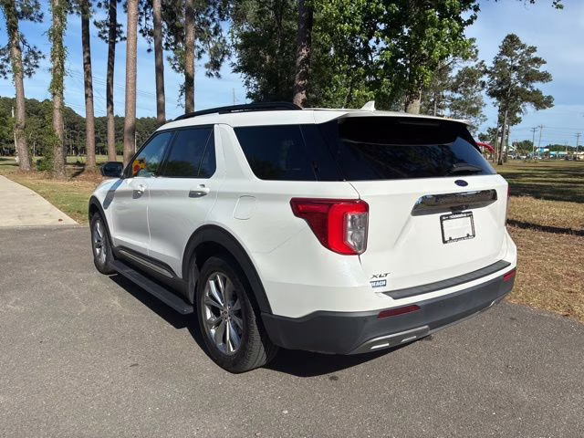 2023 Star White Metallic Tri-Coat Ford Explorer XLT RWD SUV