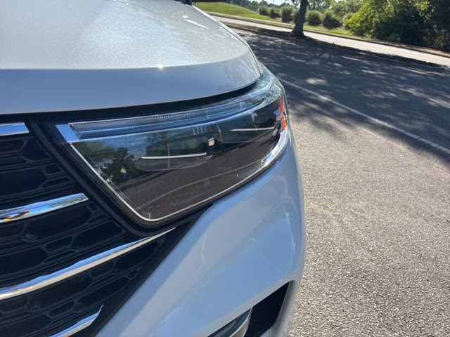 2023 Star White Metallic Tri-Coat Ford Explorer XLT RWD SUV