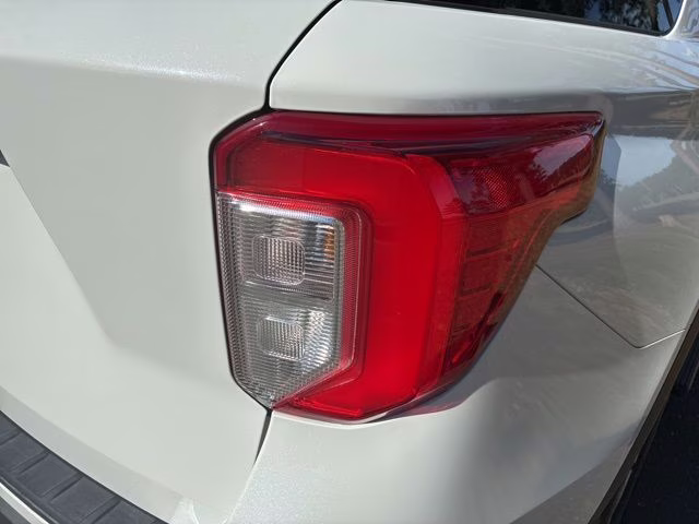 2023 Star White Metallic Tri-Coat Ford Explorer XLT RWD SUV