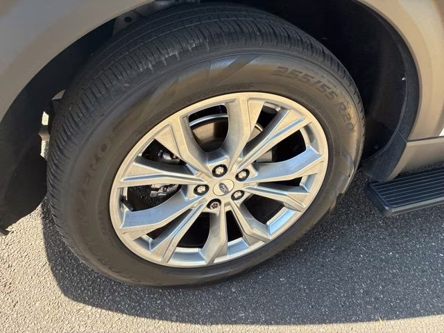 2023 Star White Metallic Tri-Coat Ford Explorer XLT RWD SUV