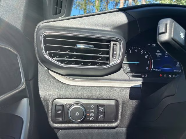 2023 Star White Metallic Tri-Coat Ford Explorer XLT RWD SUV