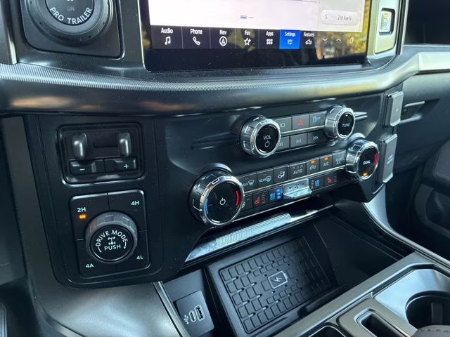 2026 Iconic Silver Metallic Ford F-150 Lariat 4X4 Truck