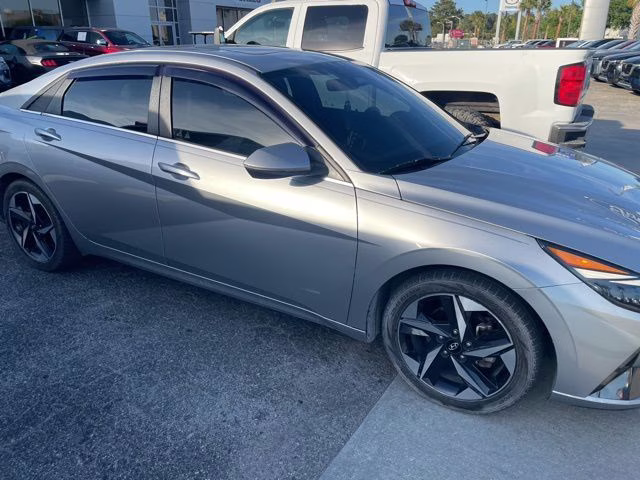 2022 Shimmering Silver Pearl Hyundai Elantra Limited FWD Sedan
