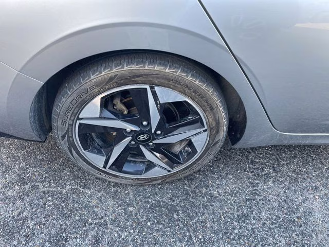 2022 Shimmering Silver Pearl Hyundai Elantra Limited FWD Sedan