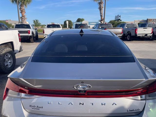 2022 Shimmering Silver Pearl Hyundai Elantra Limited FWD Sedan