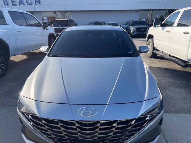 2022 Shimmering Silver Pearl Hyundai Elantra Limited FWD Sedan