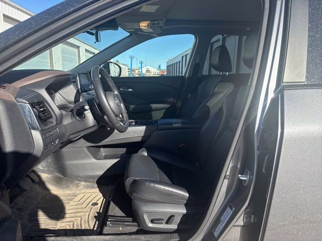 2022 Gun Metallic Nissan Rogue SV AWD SUV