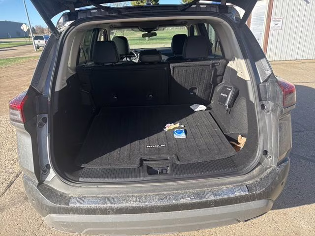 2022 Gun Metallic Nissan Rogue SV AWD SUV