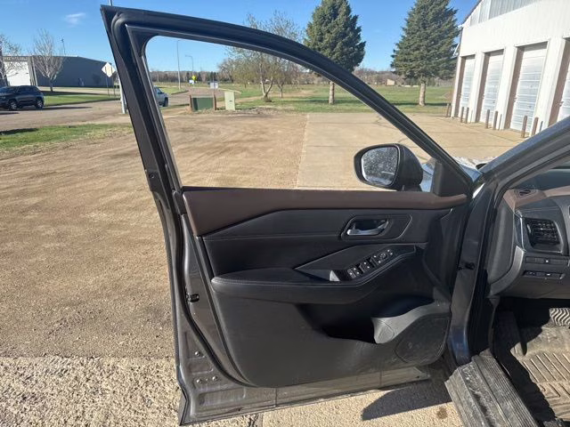 2022 Gun Metallic Nissan Rogue SV AWD SUV