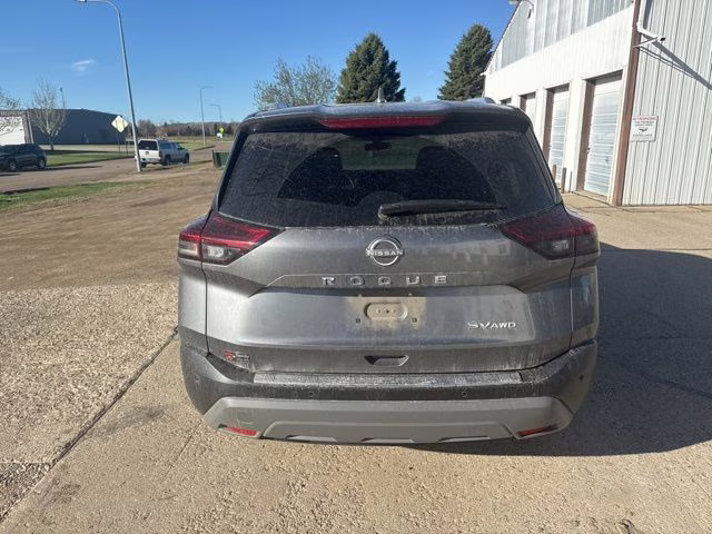 2022 Gun Metallic Nissan Rogue SV AWD SUV