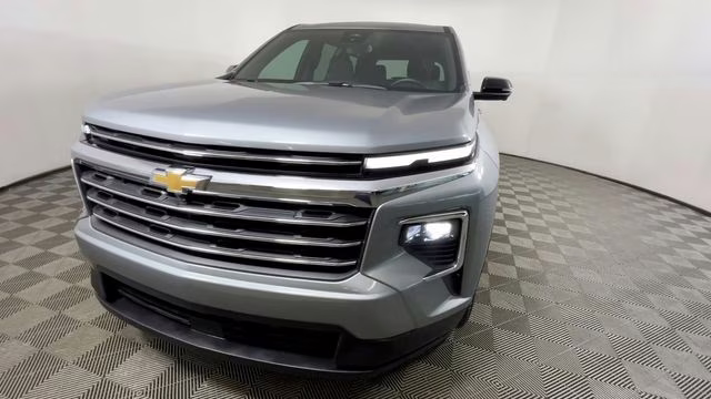 2024 Sterling Gray Metallic Chevrolet Traverse LT FWD SUV