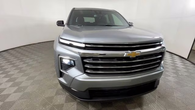 2024 Sterling Gray Metallic Chevrolet Traverse LT FWD SUV