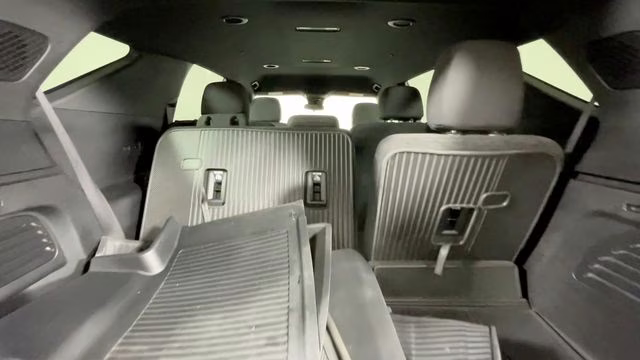 2024 Sterling Gray Metallic Chevrolet Traverse LT FWD SUV
