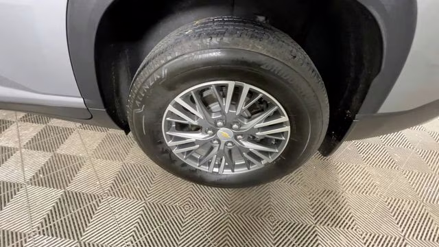 2024 Sterling Gray Metallic Chevrolet Traverse LT FWD SUV