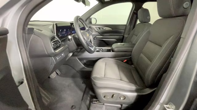 2024 Sterling Gray Metallic Chevrolet Traverse LT FWD SUV