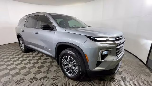 2024 Sterling Gray Metallic Chevrolet Traverse LT FWD SUV