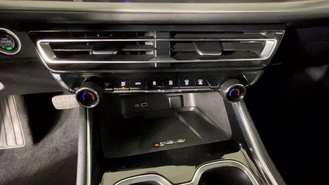 2024 Sterling Gray Metallic Chevrolet Traverse LT FWD SUV