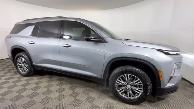 2024 Sterling Gray Metallic Chevrolet Traverse LT FWD SUV