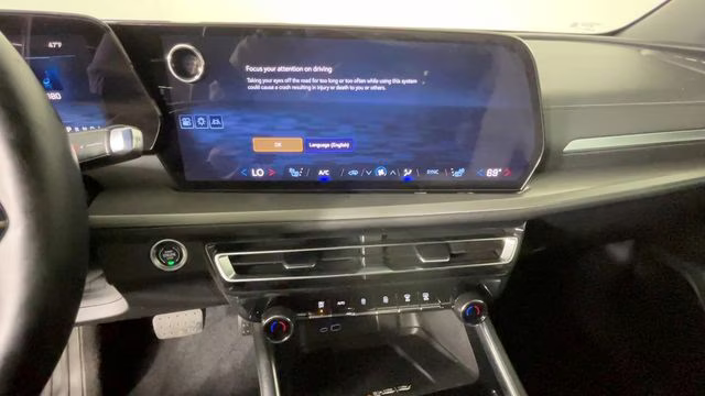 2024 Sterling Gray Metallic Chevrolet Traverse LT FWD SUV