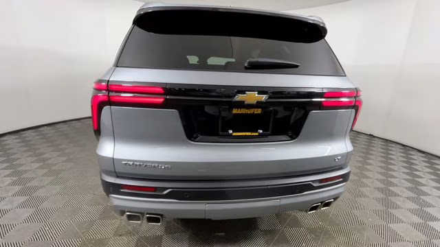 2024 Sterling Gray Metallic Chevrolet Traverse LT FWD SUV