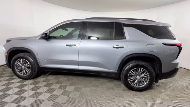 2024 Sterling Gray Metallic Chevrolet Traverse LT FWD SUV