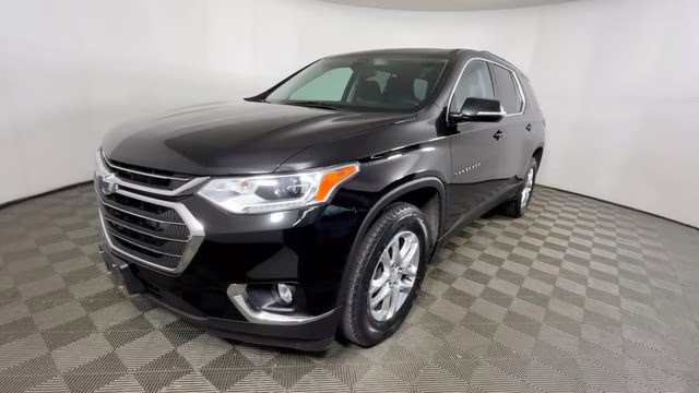 2020 Mosaic Black Metallic Chevrolet Traverse LT AWD SUV