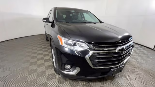 2020 Mosaic Black Metallic Chevrolet Traverse LT AWD SUV