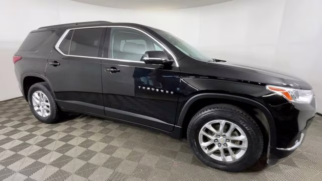 2020 Mosaic Black Metallic Chevrolet Traverse LT AWD SUV