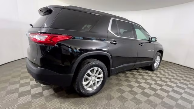 2020 Mosaic Black Metallic Chevrolet Traverse LT AWD SUV