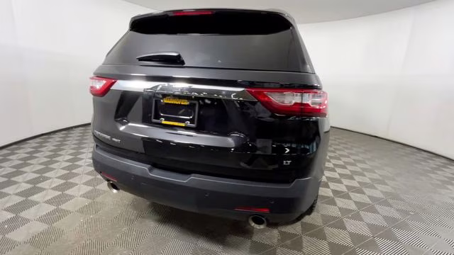 2020 Mosaic Black Metallic Chevrolet Traverse LT AWD SUV