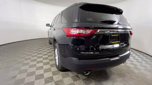 2020 Mosaic Black Metallic Chevrolet Traverse LT AWD SUV