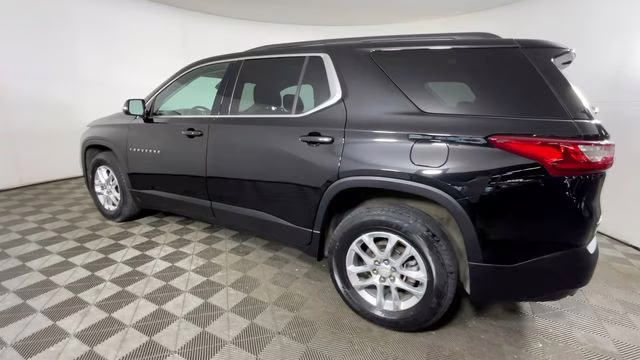 2020 Mosaic Black Metallic Chevrolet Traverse LT AWD SUV
