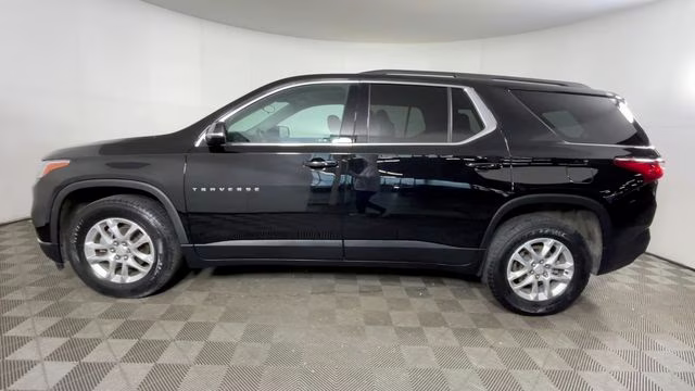 2020 Mosaic Black Metallic Chevrolet Traverse LT AWD SUV