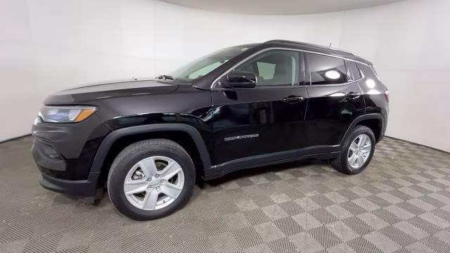 2022 Diamond Black Crystal Pearlcoat Jeep Compass Latitude 4X4 SUV