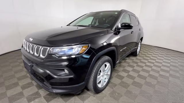 2022 Diamond Black Crystal Pearlcoat Jeep Compass Latitude 4X4 SUV