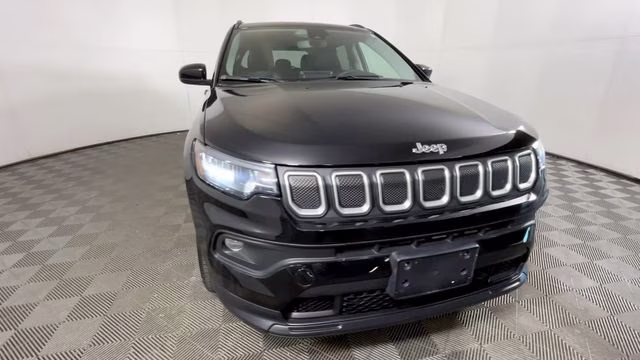2022 Diamond Black Crystal Pearlcoat Jeep Compass Latitude 4X4 SUV