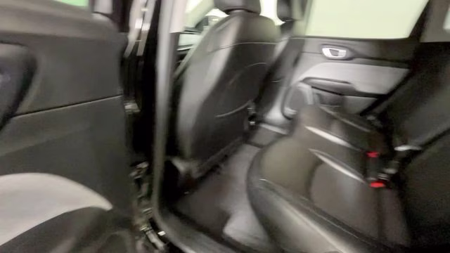 2022 Diamond Black Crystal Pearlcoat Jeep Compass Latitude 4X4 SUV