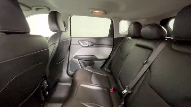 2022 Diamond Black Crystal Pearlcoat Jeep Compass Latitude 4X4 SUV